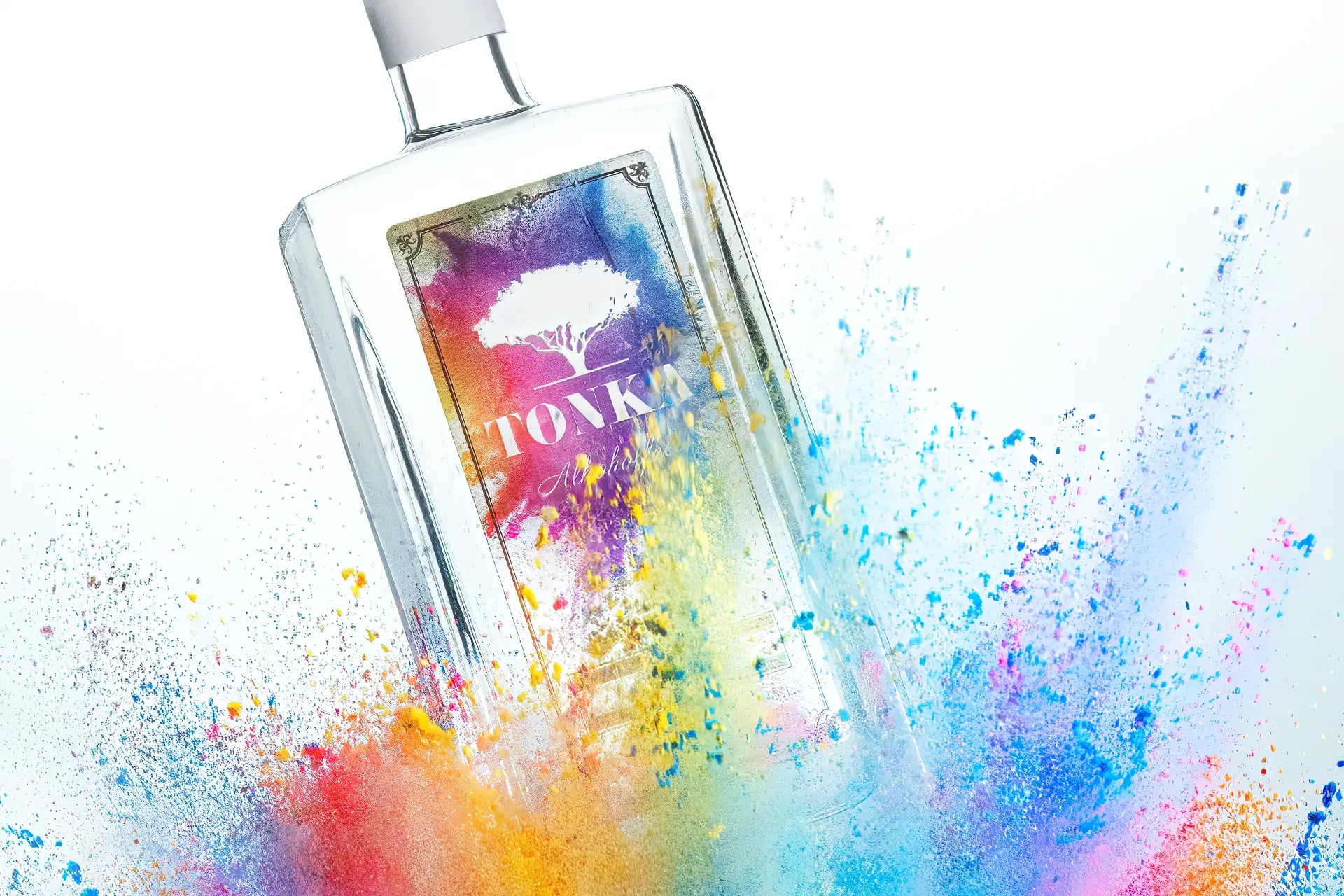 Tonka Gin - Alkoholfrei - Bunte Farbexplosion vor Flasche