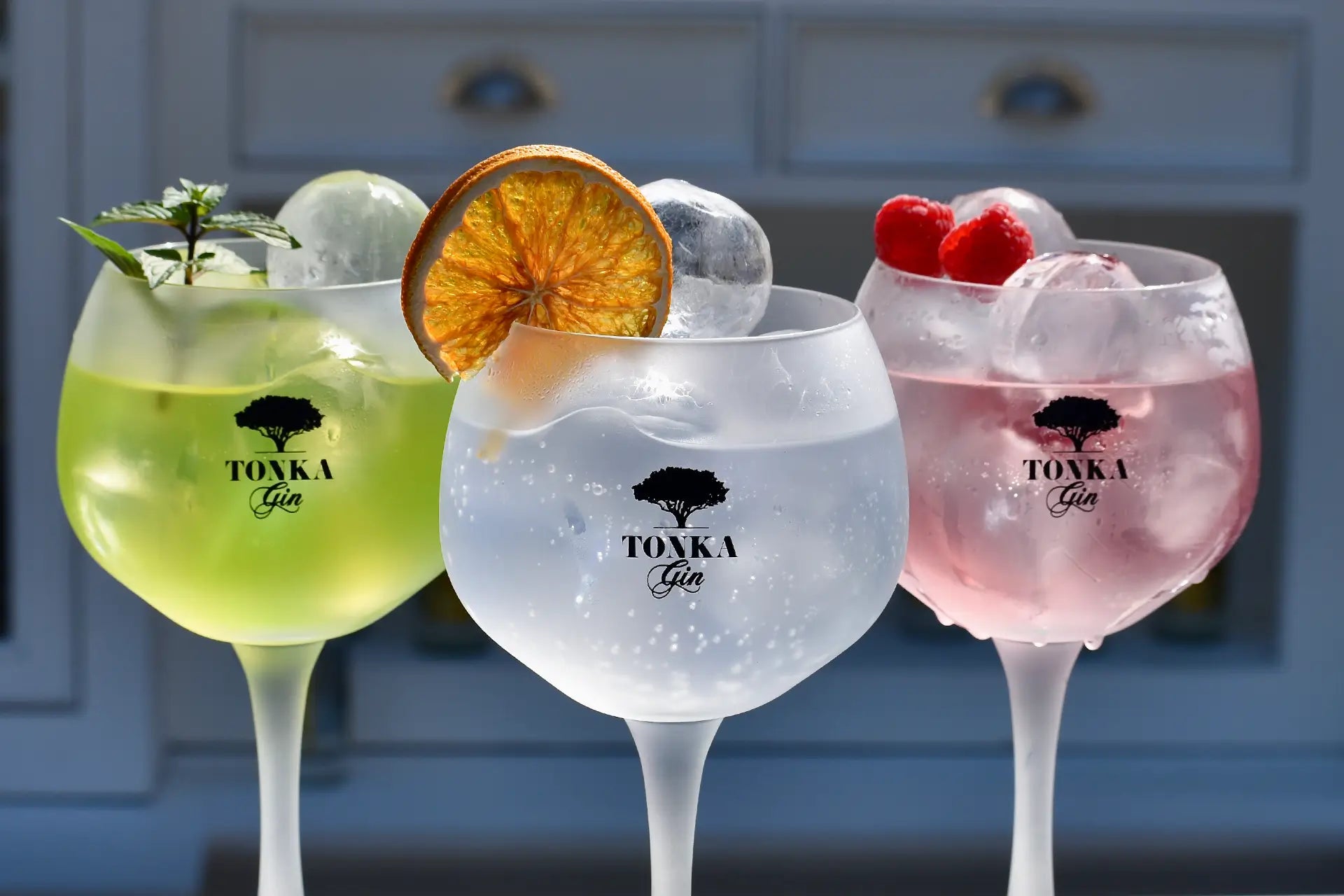 Tonka Gin - Klassik - Drei gefüllte Copa Gläser